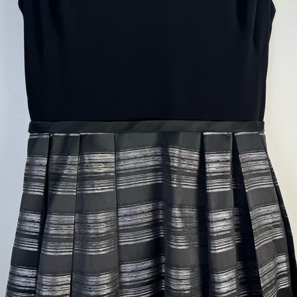 Theia Stripe Jacquard Full Ball Gown Sz 14 Black Silver Maxi Dress Event Gala - Picture 5 of 14